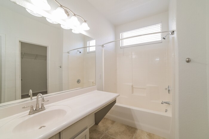 Building Photo - 4210 S Mariposa Dr