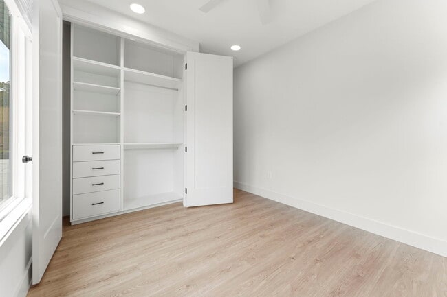 Building Photo - Medford Mews, Carriage House 317