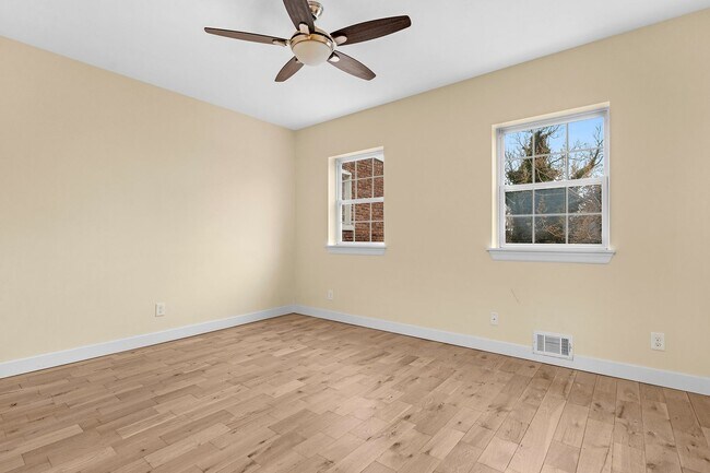 Building Photo - 212 E Chase St