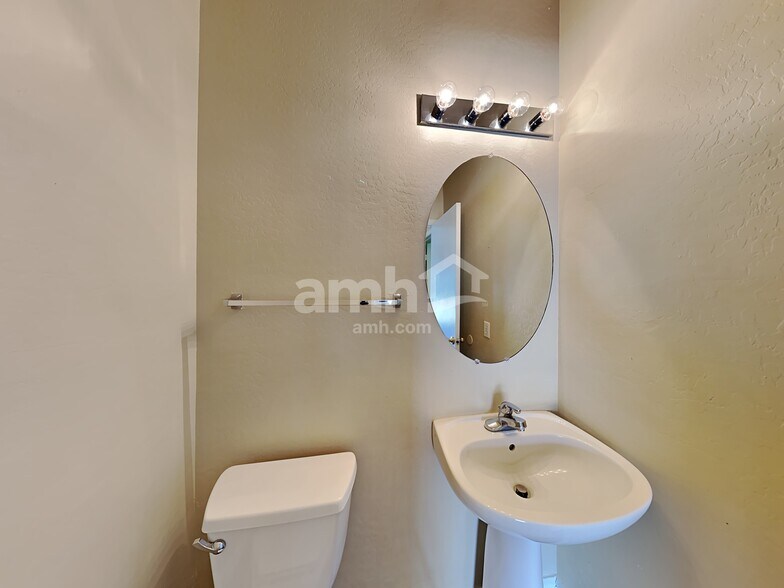 Building Photo - 25841 W Miami St