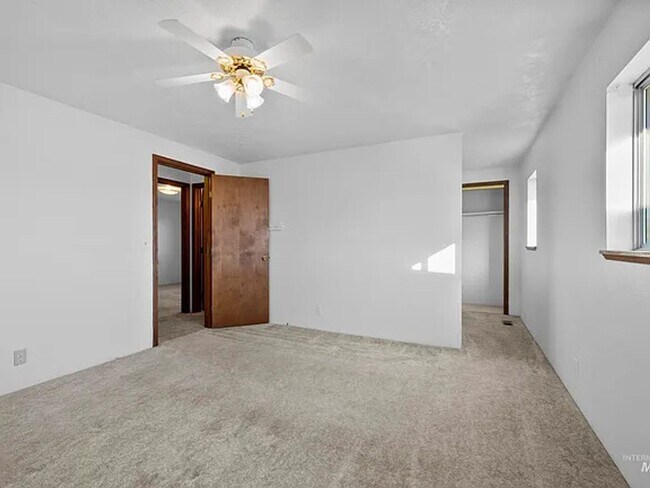 Building Photo - 80 S Heather Dr