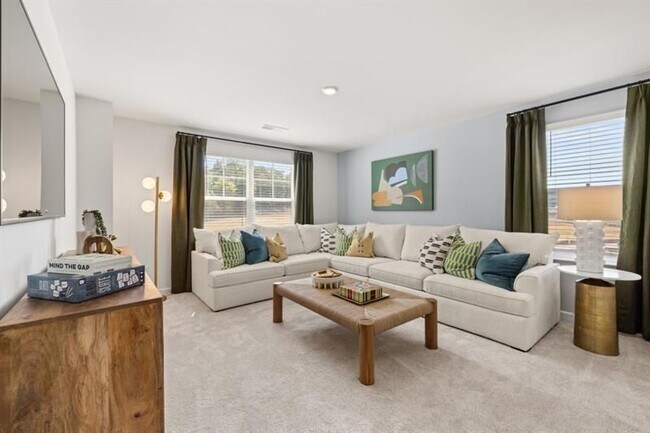 Building Photo - 465 Madison Lakeview Dr