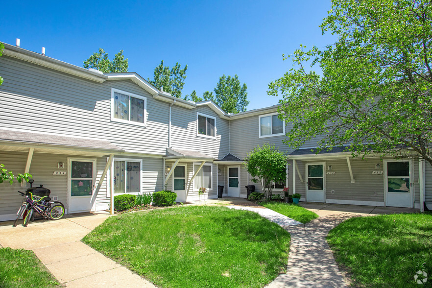 Building Photo - Eagle Pond Townhouses