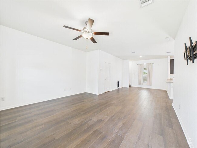 Building Photo - 1687 Twin Estates Dr