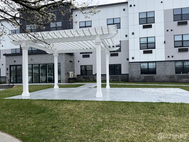 Building Photo - 100 Jackson Ave