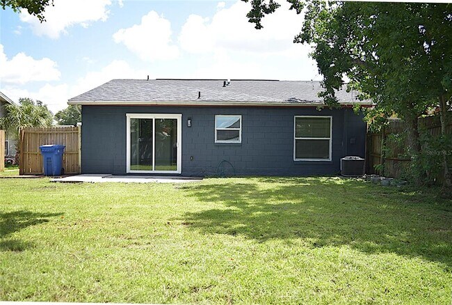 Building Photo - 1242 Mohrlake Dr