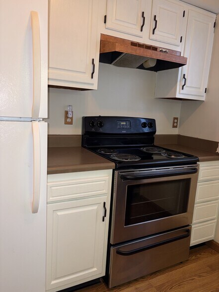 Building Photo - 7850 Betsy Ross Cir