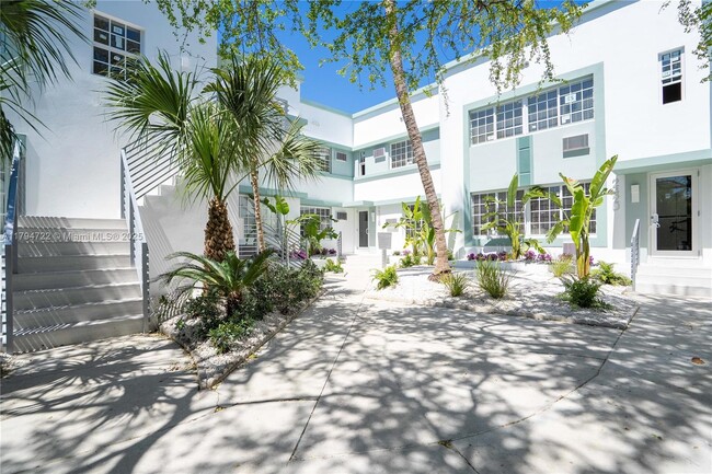 Primary Photo - 2416 Flamingo Dr