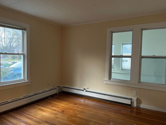 Building Photo - 54 Locust St