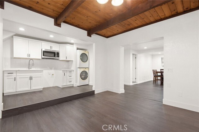 Building Photo - 55305 S Circle Dr