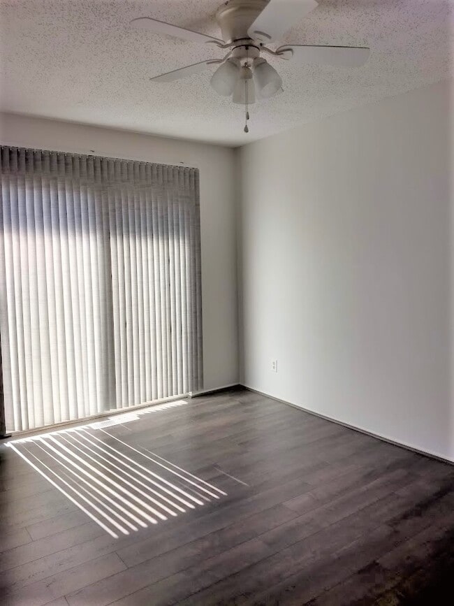 Building Photo - 29 Lakeshore Terrace