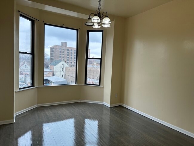 Building Photo - 3005 W Cermak Rd