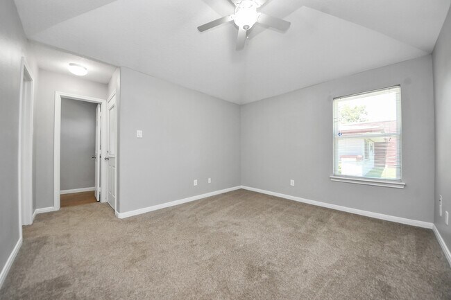 Building Photo - 1324 S Johnson St