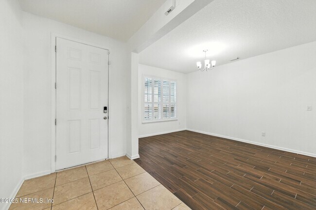 Building Photo - 1002 Wetland Ridge Cir