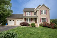 Building Photo - 3 Bed, 2.5 Bath Single Family Home in Mart...