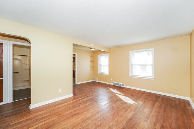 Building Photo - 3989 E 177th St