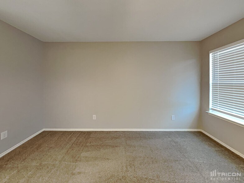 Building Photo - 409 Autumn Trail