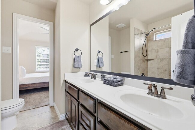 Building Photo - 1370 Pelican Dr