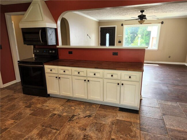 Building Photo - 5143 Ponderosa Farm Rd