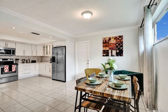 Building Photo - 5415 Harrison St