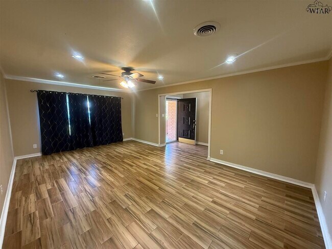 Building Photo - 2824 Barrywood Dr