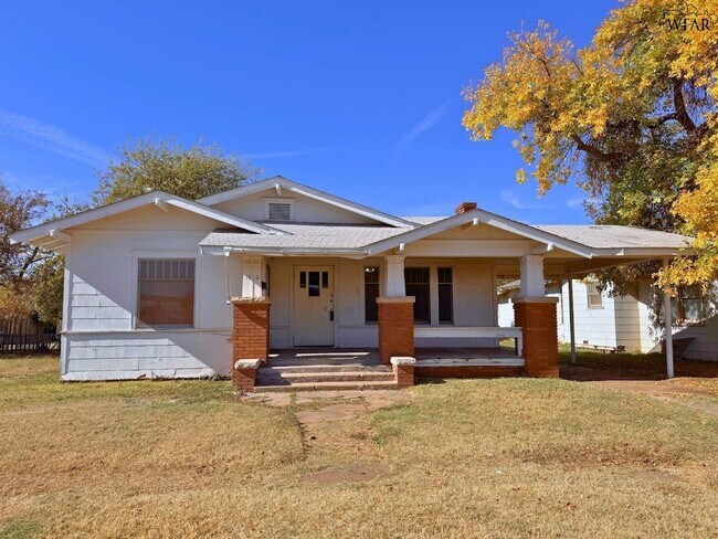 Primary Photo - 1710 Monroe St