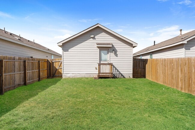 Building Photo - Adorable 3 bedroom 2 bathroom house!