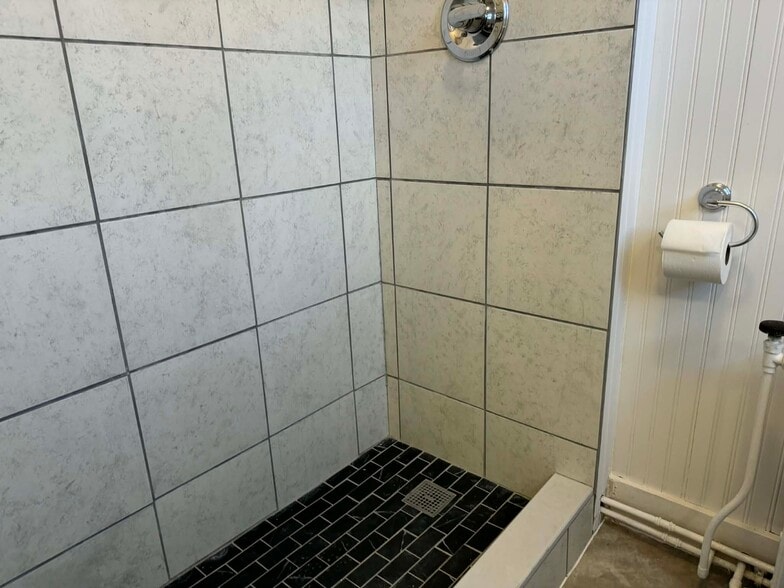 Building Photo - 115 Main St