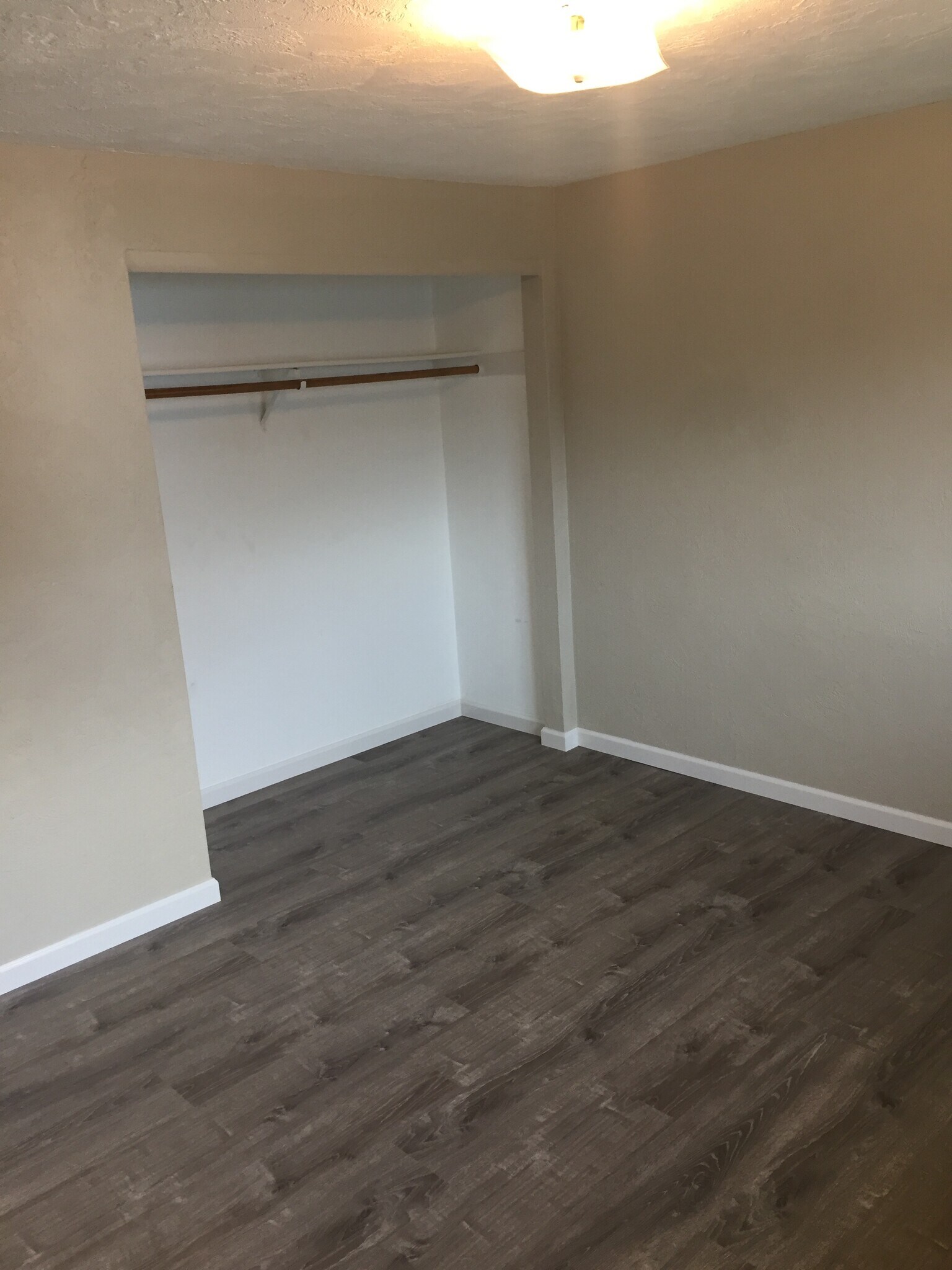Building Photo - 520 N 38th Pl