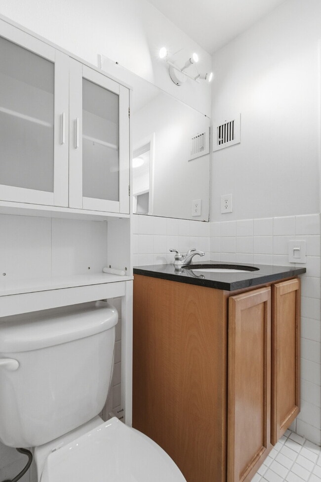 Building Photo - 821 Douglas Ave