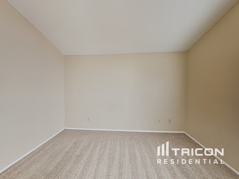 Building Photo - 20836 Melville St