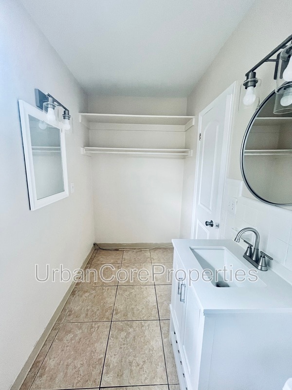 Building Photo - 105 7th Ave N