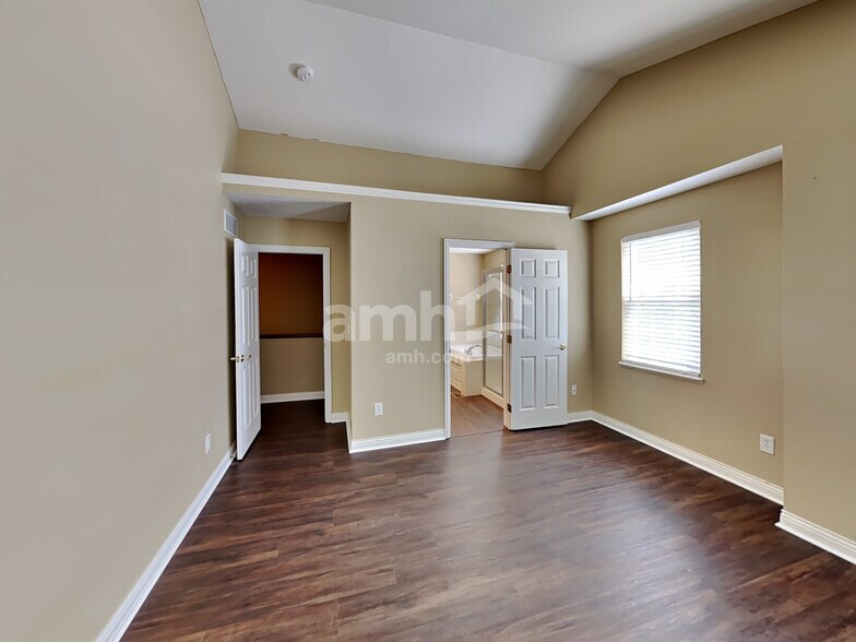 Building Photo - 532 Greenwood Loop
