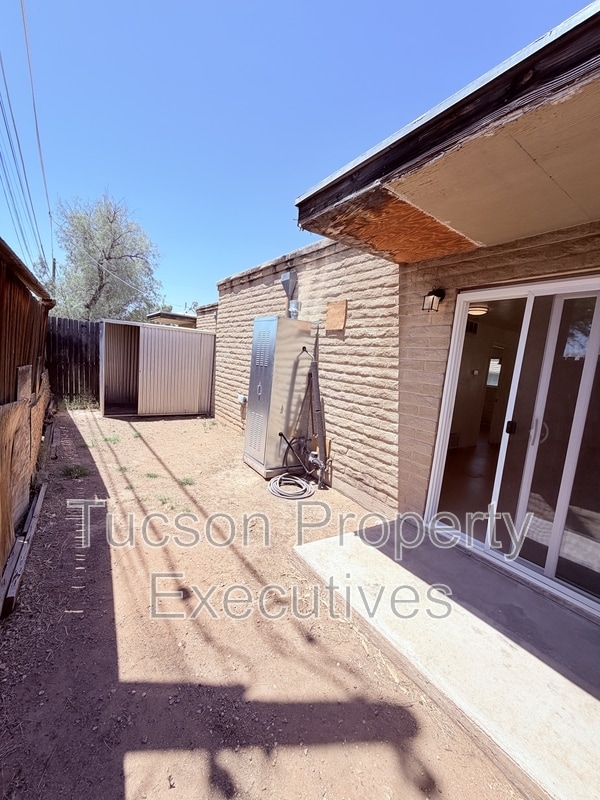 Building Photo - 319 E Blacklidge Dr