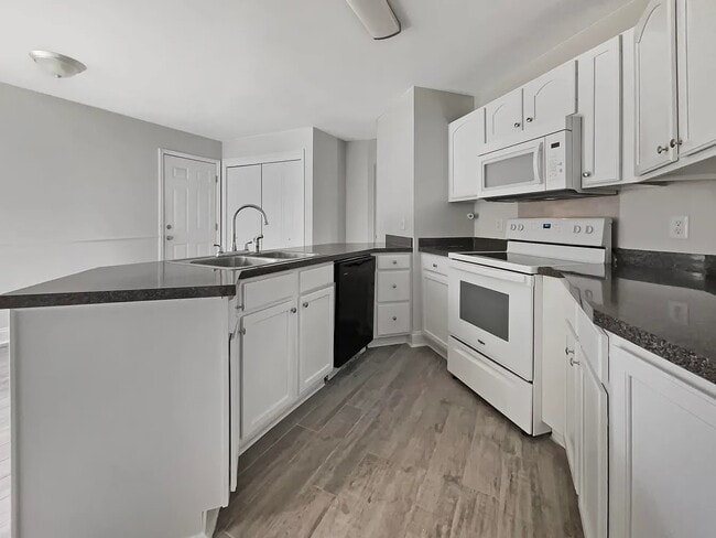Building Photo - 848 Black Knight Dr