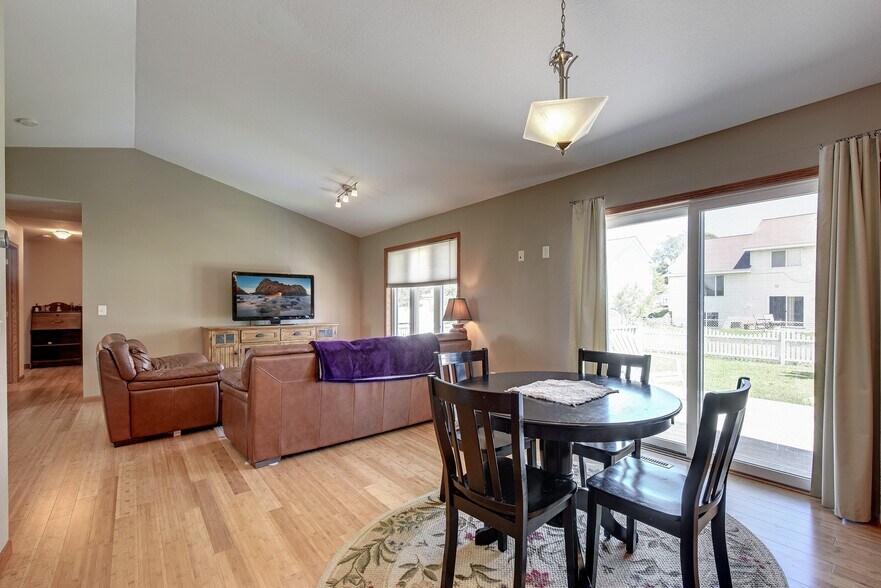 Building Photo - 1187 Blackhawk Dr SW