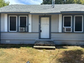 Building Photo - Application Special - South Side One Bedroom Apartment for Rent
