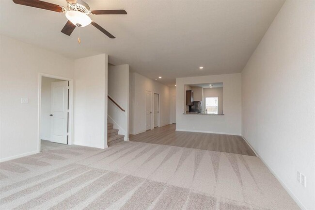 Building Photo - Spacious Brand New Home with 5 Bed/2.5 bat...