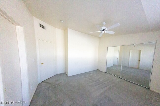 Building Photo - 350 S Durango Dr