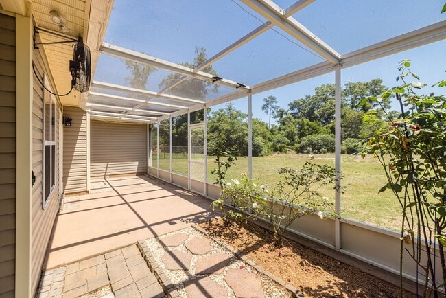 Building Photo - 203 Hayne Dr