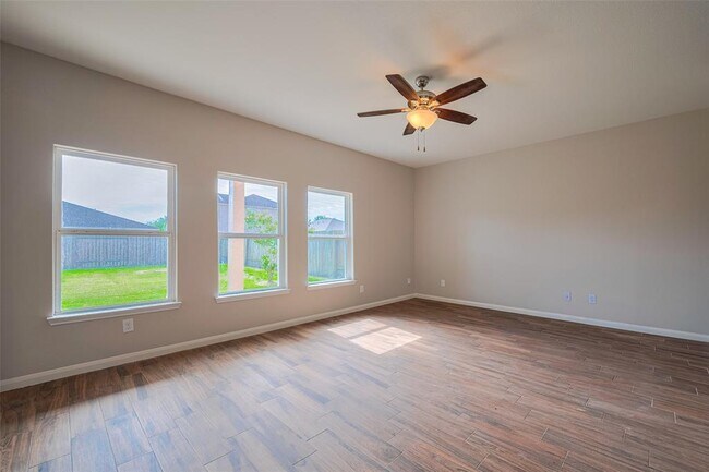 Building Photo - 5123 Oak Briar Ln