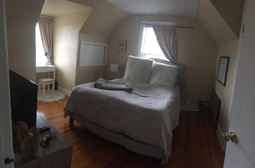 Bedroom 2 - 31 Linwood Ave