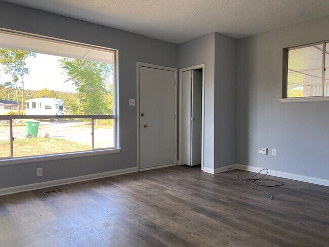 Building Photo - 406 Harper Ln