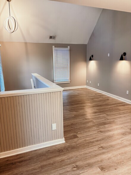 Building Photo - 1006 N New Jersey St