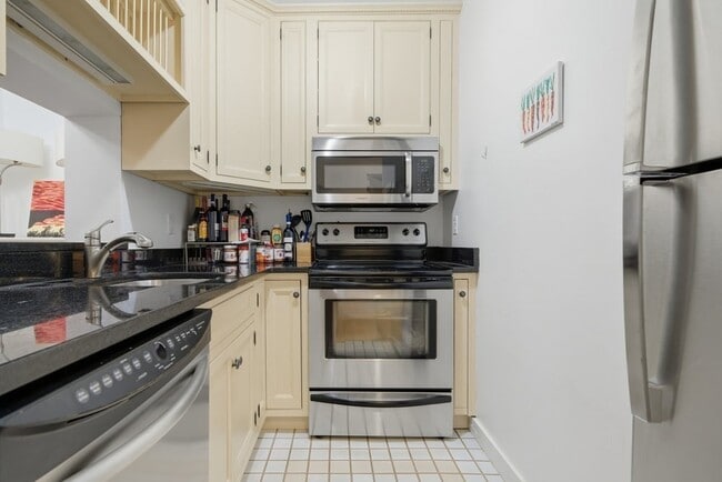 Building Photo - 46 Dwight St