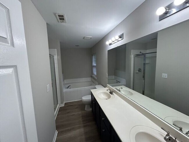 Building Photo - **Spacious 4-Bedroom Home with Walk-In Clo...