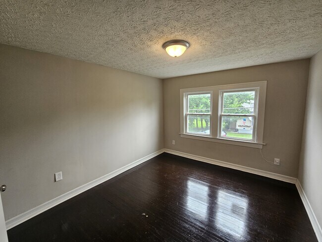 Building Photo - 241 Brehl Ave
