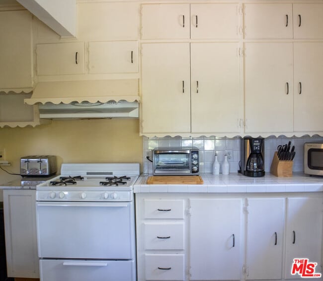 Building Photo - 14135 Hatteras St