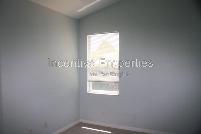 Building Photo - 817 Lakeworth Cir