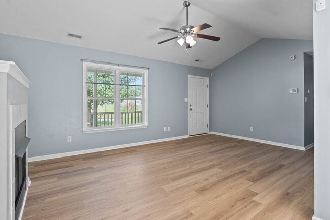 Building Photo - "Charming 3-Bedroom Sanctuary with 2 Full ...